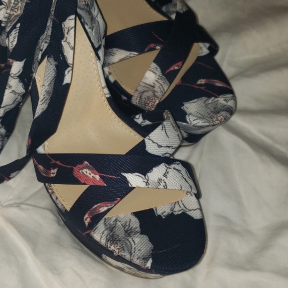 Brand new tie up floral wedges - Picture 6 of 7